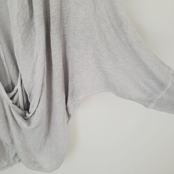 Urban Outfitters Light Grey Wrap Sweater Size Large - Picture 9 of 9